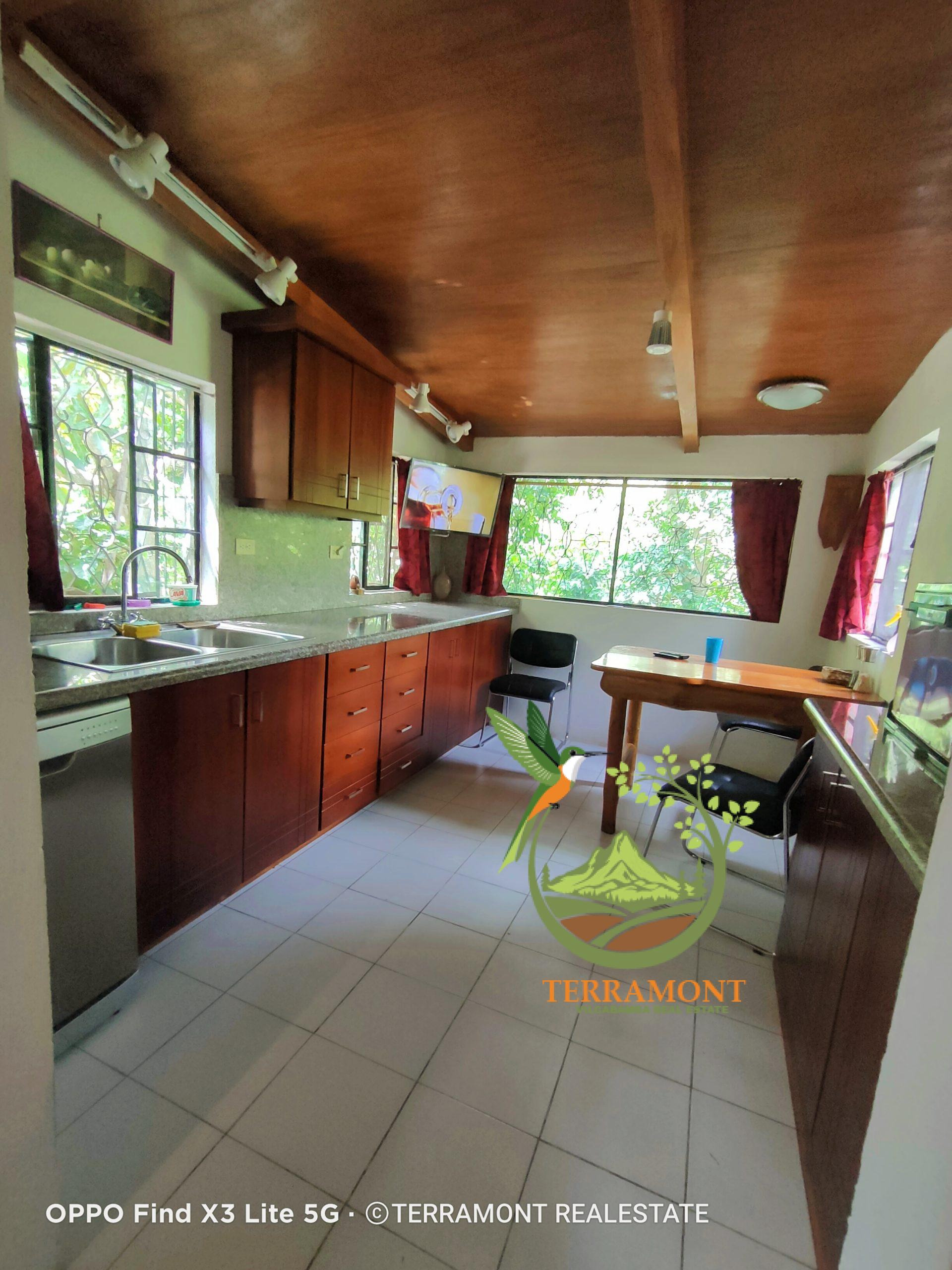 Se Vende Hermosa Casa en Vilcabamba con todo