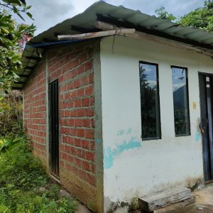 Se Vende Casa para Renovar cerca de Vilcabamba...