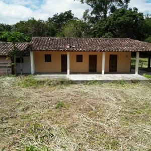 Se Vende casa Rustica en el centro de Vilcabamba...