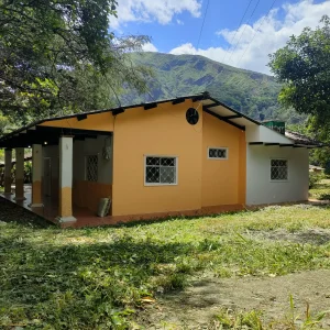 Se vende Casa en Centro de Vilcabamba...