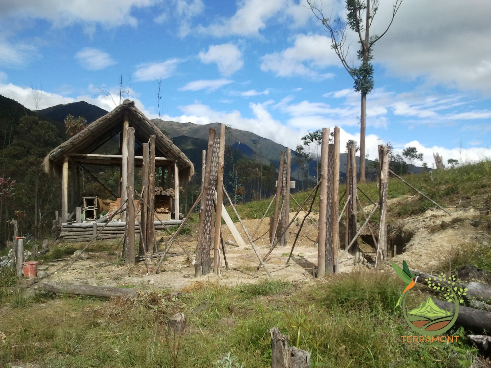 SE VENDE MAGNIFICA FINCA DE 42 HECTAREAS. (103.78 ACRES) EN VILCABAMBA.