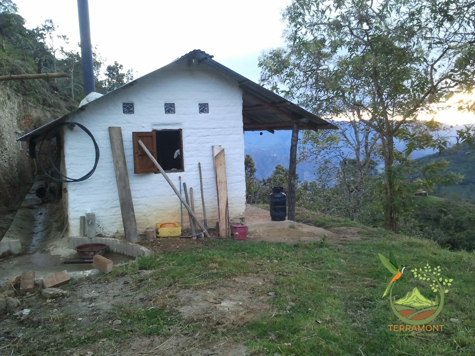 SE VENDE MAGNIFICA FINCA DE 42 HECTAREAS. (103.78 ACRES) EN VILCABAMBA.