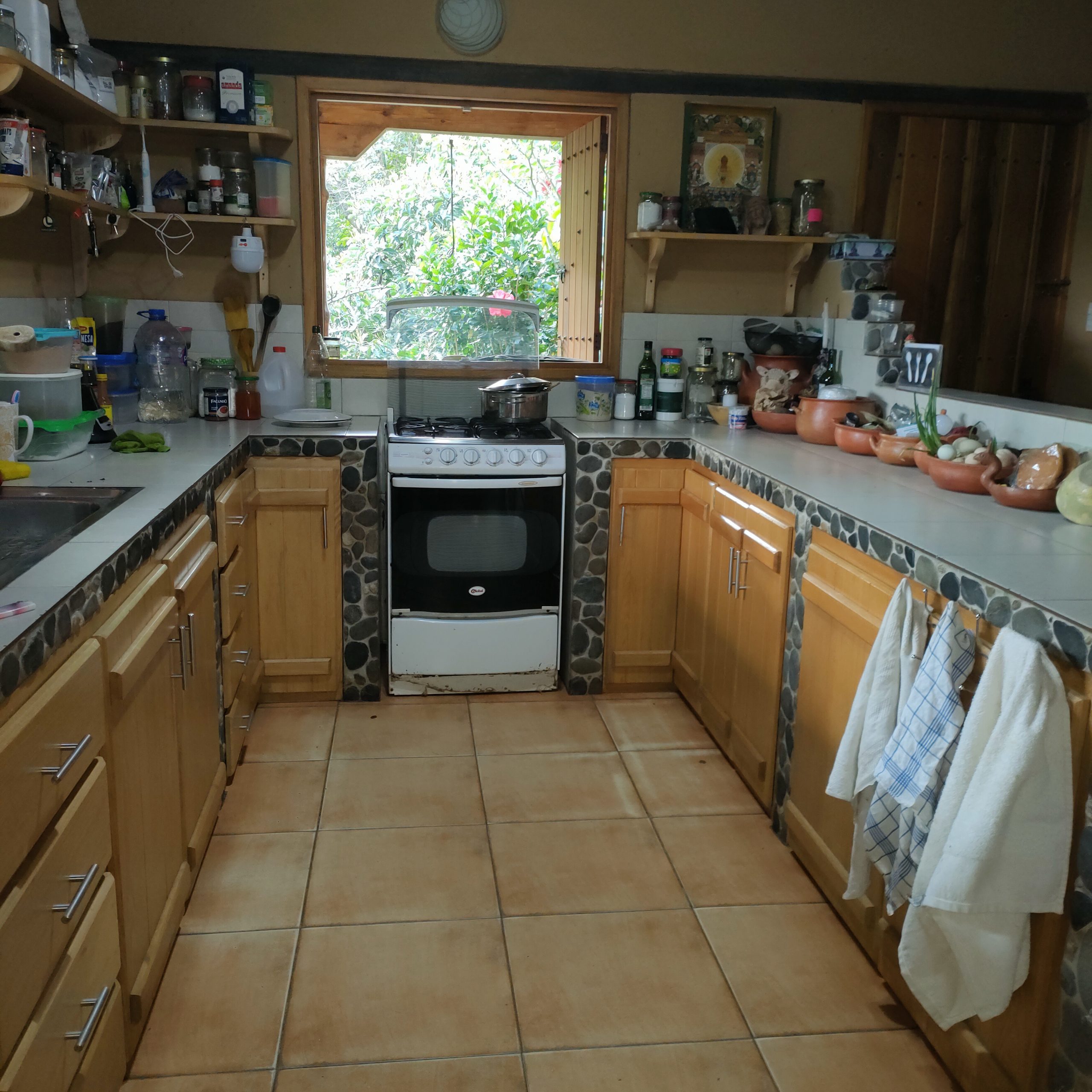 SE VENDE CASA MAS TERRENO JUNTO AL RIO.