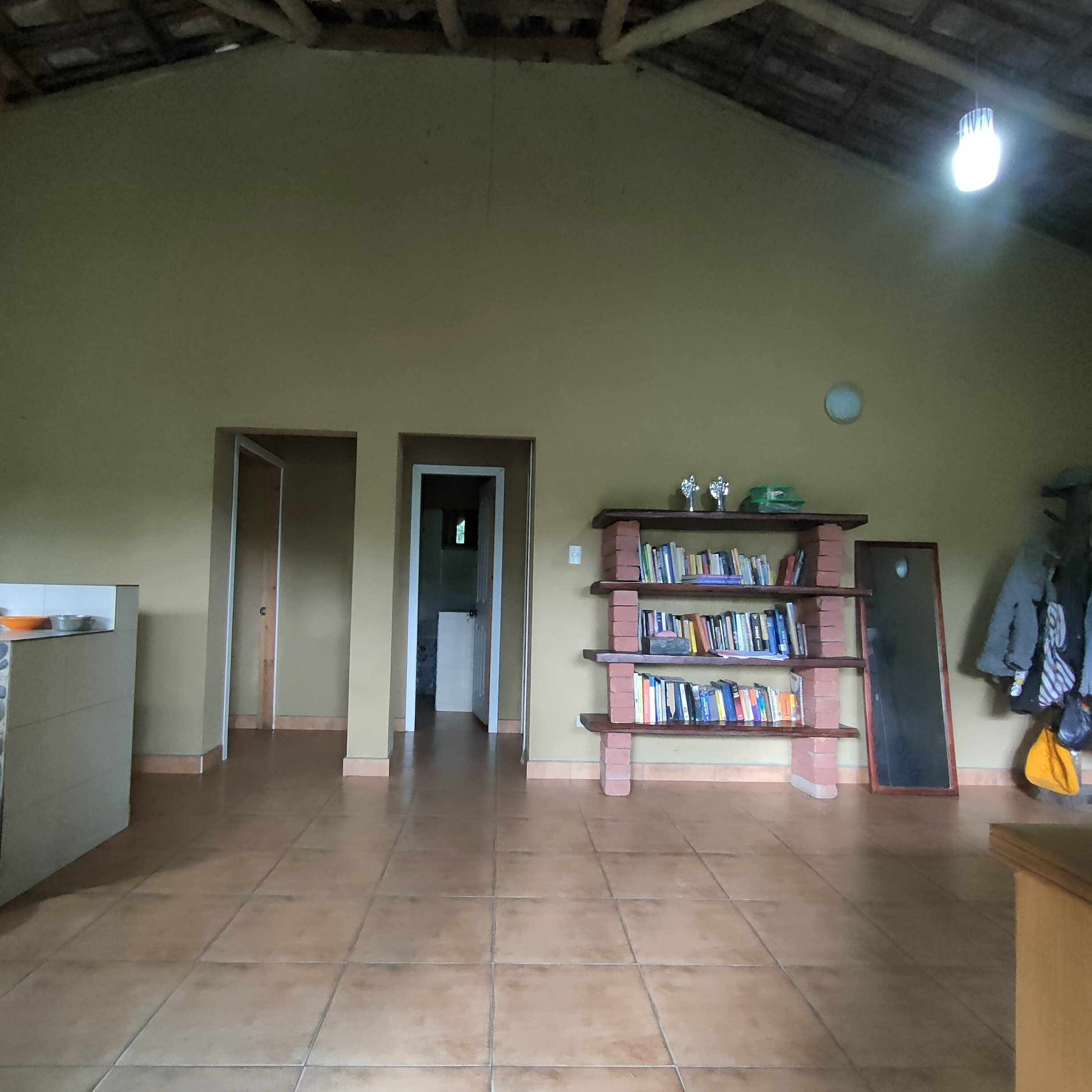 SE VENDE CASA MAS TERRENO JUNTO AL RIO.