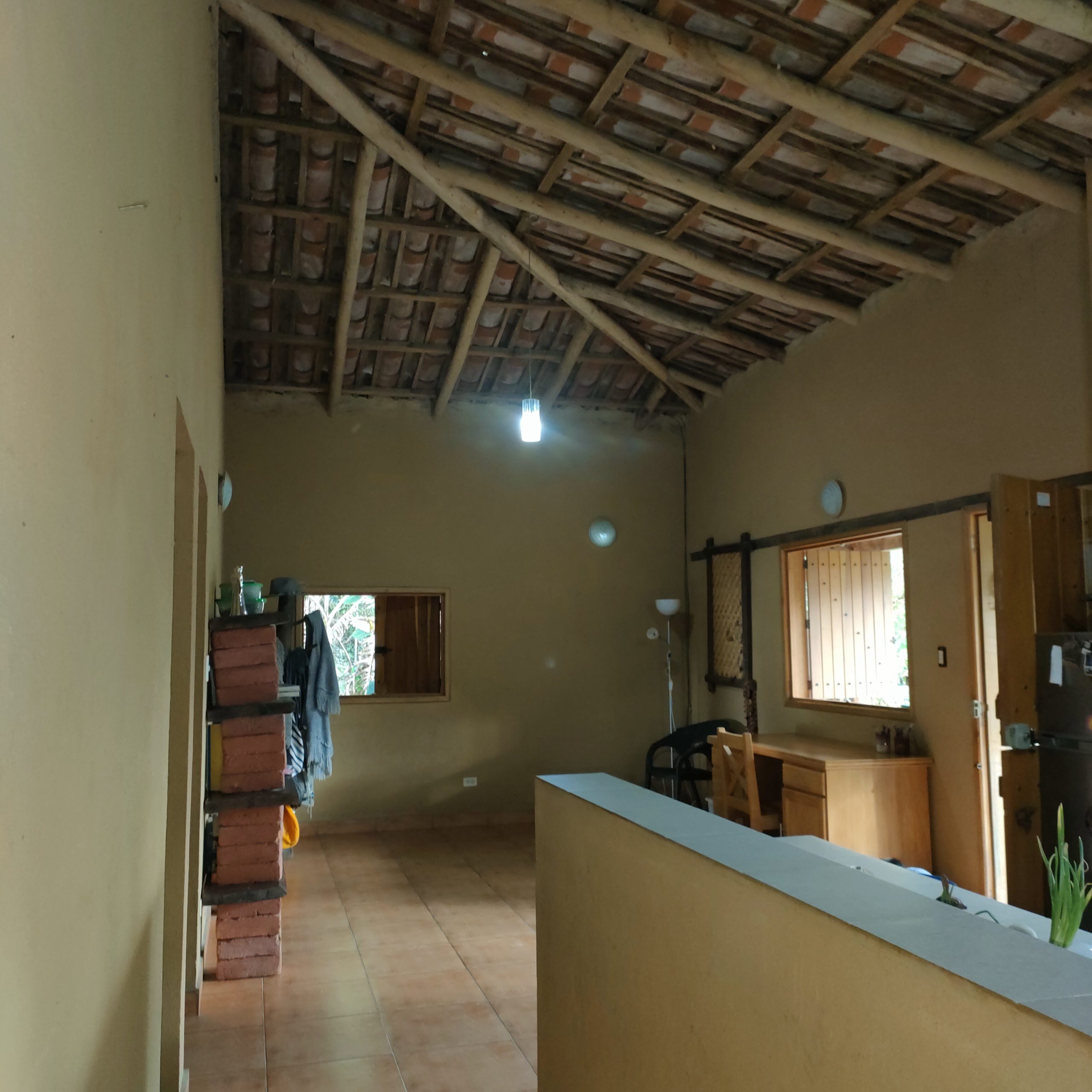 SE VENDE CASA MAS TERRENO JUNTO AL RIO.