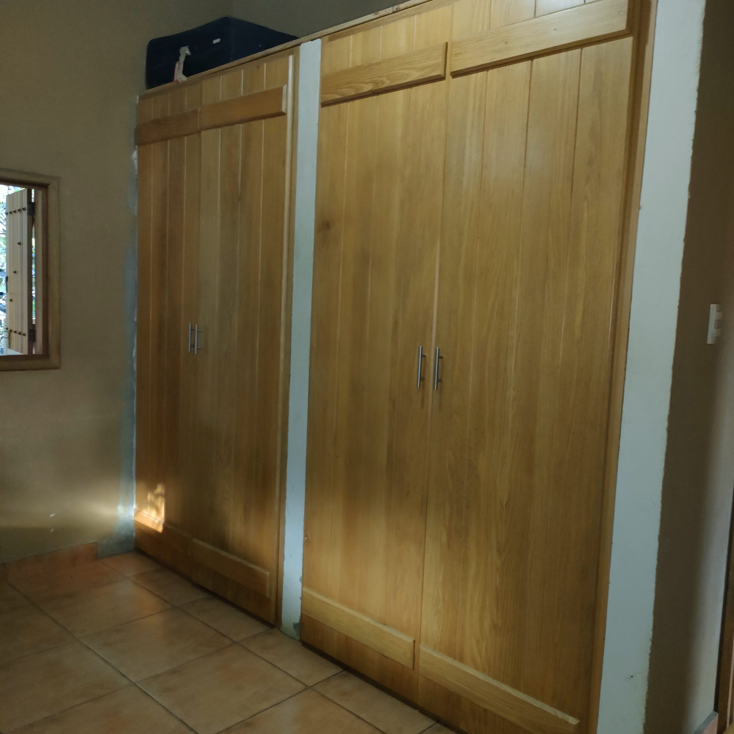 SE VENDE CASA MAS TERRENO JUNTO AL RIO.