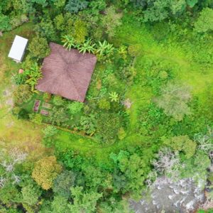 SE VENDE CASA MAS TERRENO JUNTO AL RIO.