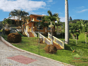 SE VENDE CASA EN MALACATOS, 2500m2 DE SUPERFICIE.