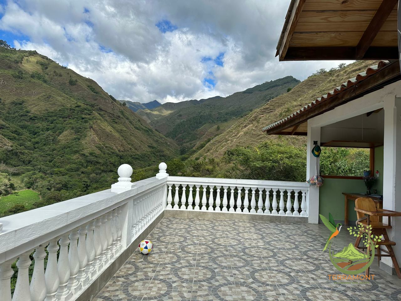 05b40a24-5e8f-4a4c-b1d5-6135ec15d3f7