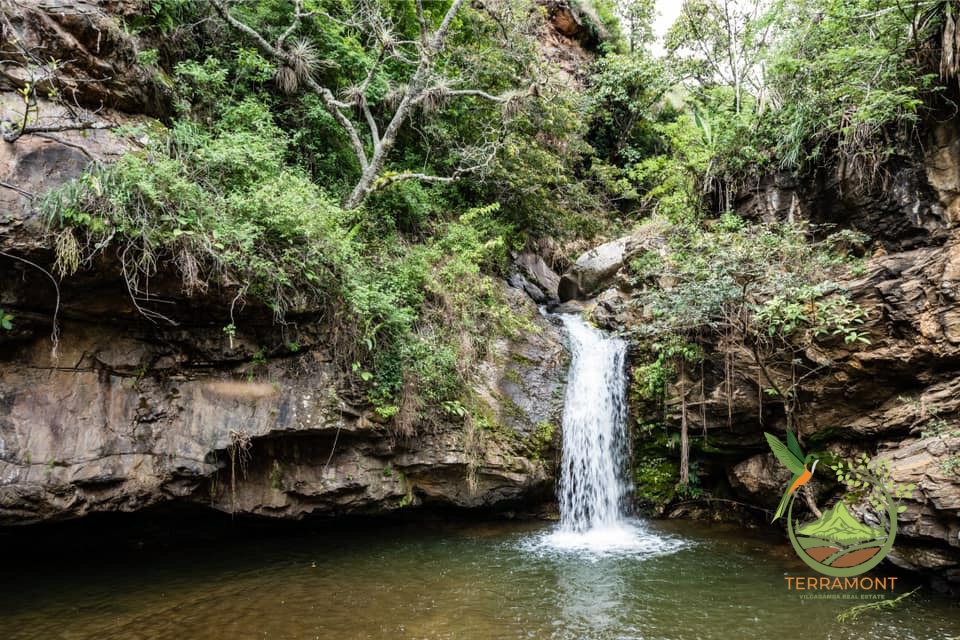 SE VENDE FANTÁSTICA FINCA CON VERTIENTES DE AGUA.