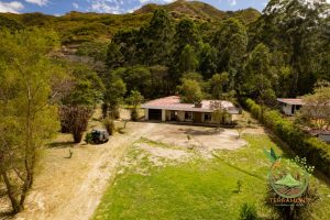 SE ALQUILA CASA EN VILCABAMBA.
