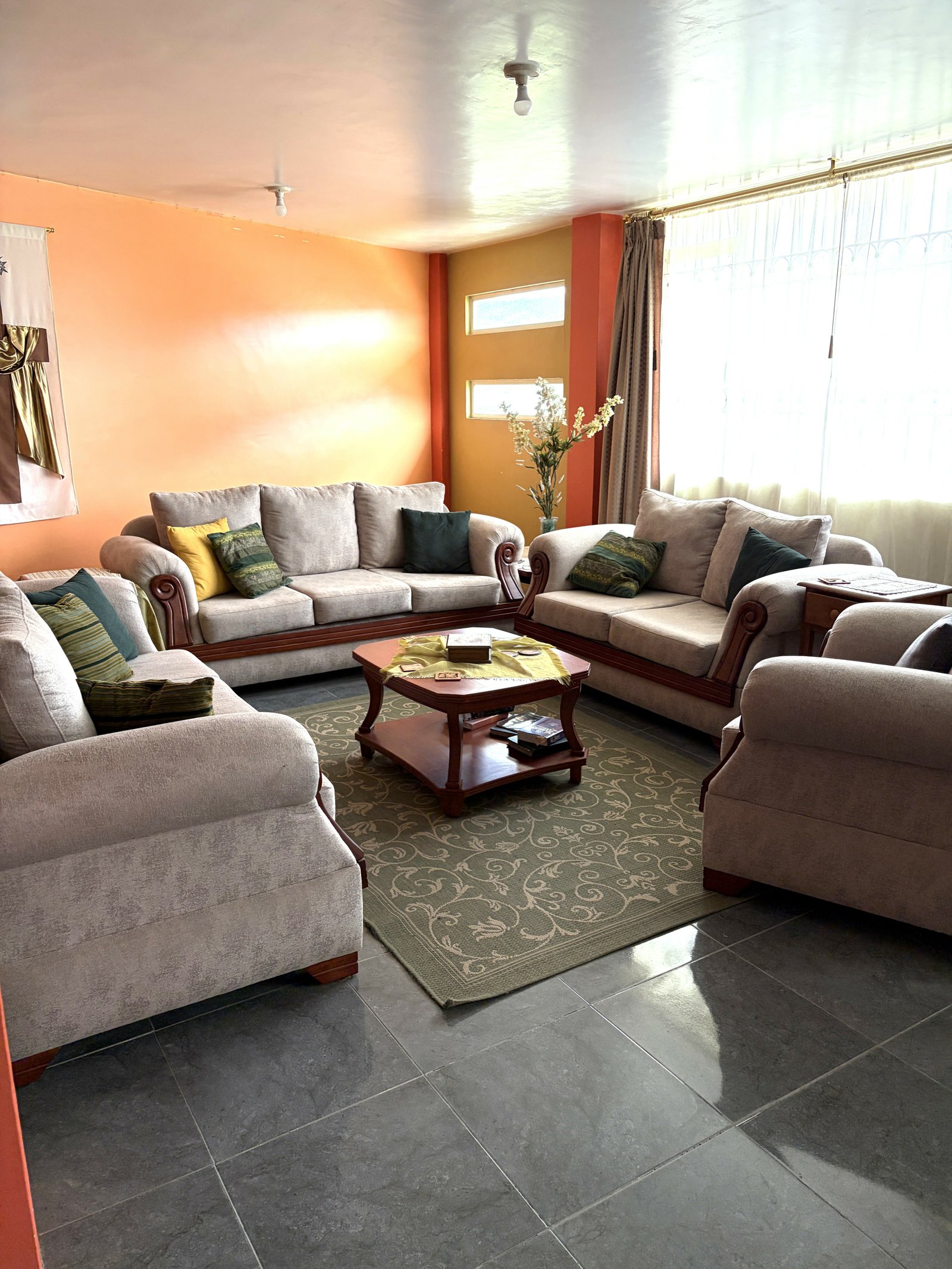 GW 02 sala planta baja 3.JPG